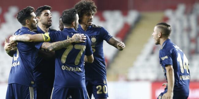 Fenerbahçe, Deplasmanda Antalyaspor’u 2-1 Mağlup Etti